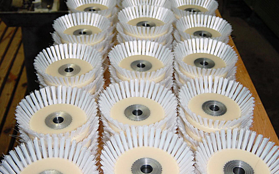 Tellerbürsten als individuelle Sonderlösung Tellerbürsten als kundenspezifische Sonderanfertigung für technische Anwendungen in der Rehbock Bürstenfabrik.